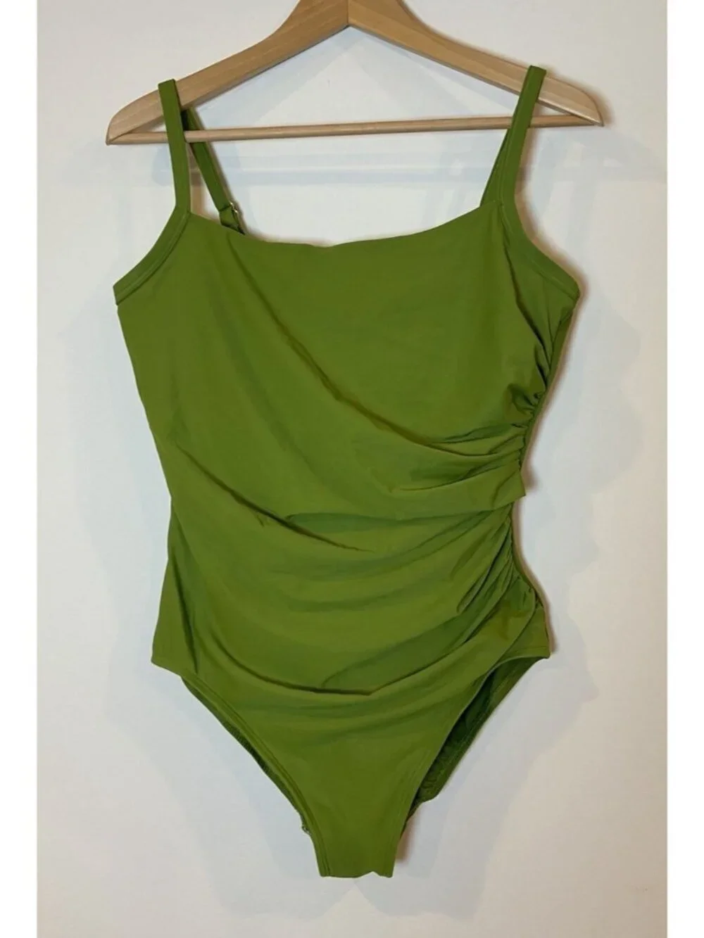 NWOT Miraclesuit Bathing Suit Starr One Piece Green Sweet Pea Size 16 New